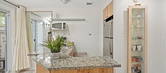 1 Bd Private BSMNT APT 20m DC 5min Dulles 2m Metro