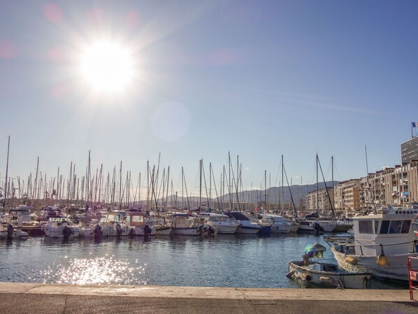 A marina with numerous boats docked, a clear sky, and buildings in the background. - Lafayette by Interhome (Toulon)