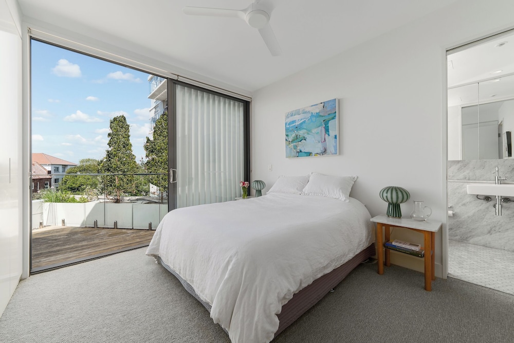 Visual Reference: Luxury Ocean View Penthouse 5 Mins Walk From Bondi Beach