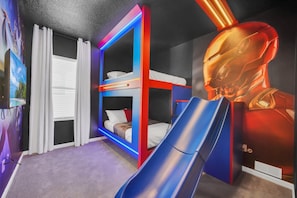 8 bedrooms, iron/ironing board, internet, bed sheets