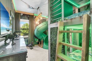 12 bedrooms, iron/ironing board, internet, bed sheets
