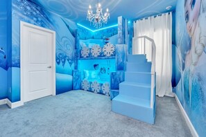 15 bedrooms, iron/ironing board, internet, bed sheets