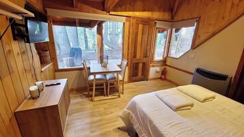 1 bedroom, travel cot, WiFi, bed sheets