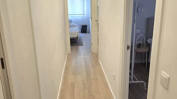 3 slaapkamers, een strijkplank/strijkijzer, gratis wifi, beddengoed