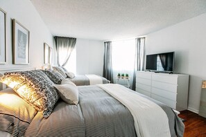 2 bedrooms, iron/ironing board, WiFi