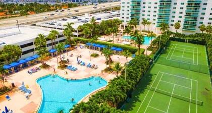 Modern 2 Bed, 2 Bath Gem in Sunny Isles â Prime Location on Collins Ave!