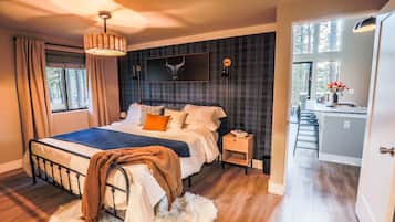 2 bedrooms, iron/ironing board, travel crib, free WiFi