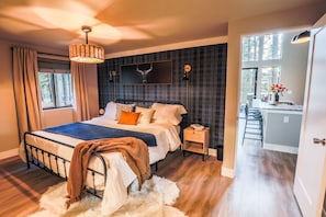 2 bedrooms, iron/ironing board, travel crib, free WiFi - Hot Tub + Fire Pit - Games + Loft - 20min to Durango-Silverton Train (Durango)