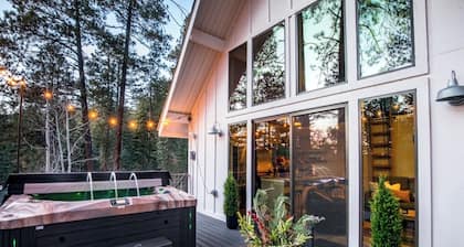 Hot Tub + Fire Pit - Games + Loft - 20min to Durango-Silverton Train