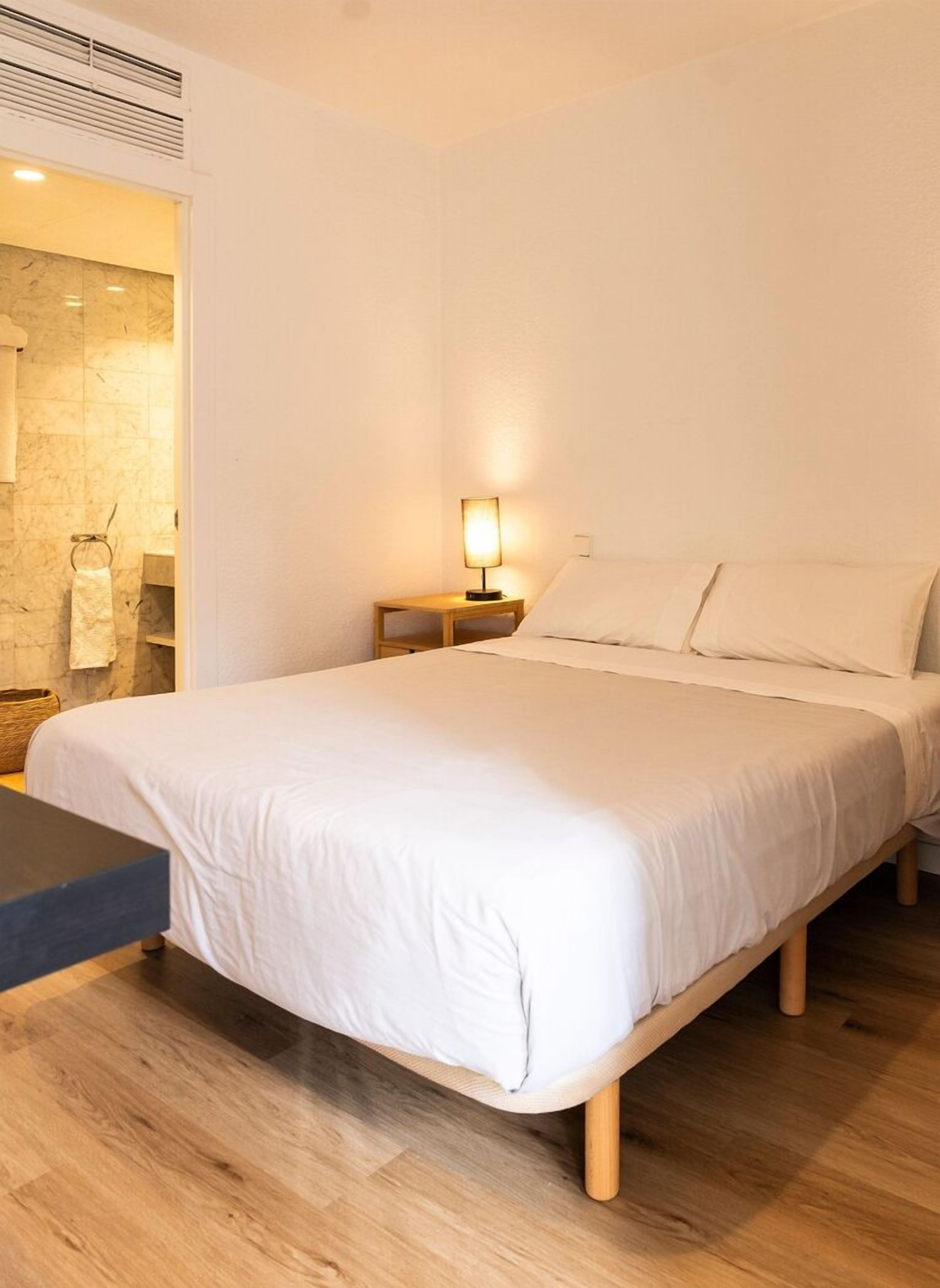 1 chambre, fer et planche à repasser, Wi-Fi gratuit