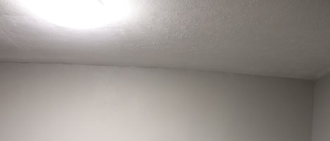 Single Room, 1 Queen Bed | Iron/ironing board, free WiFi