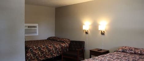 Habitación doble, 2 camas Queen size | Tabla de planchar con plancha y wifi gratis