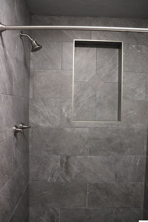 Single Room, 1 Queen Bed, Ground Floor | Bathroom