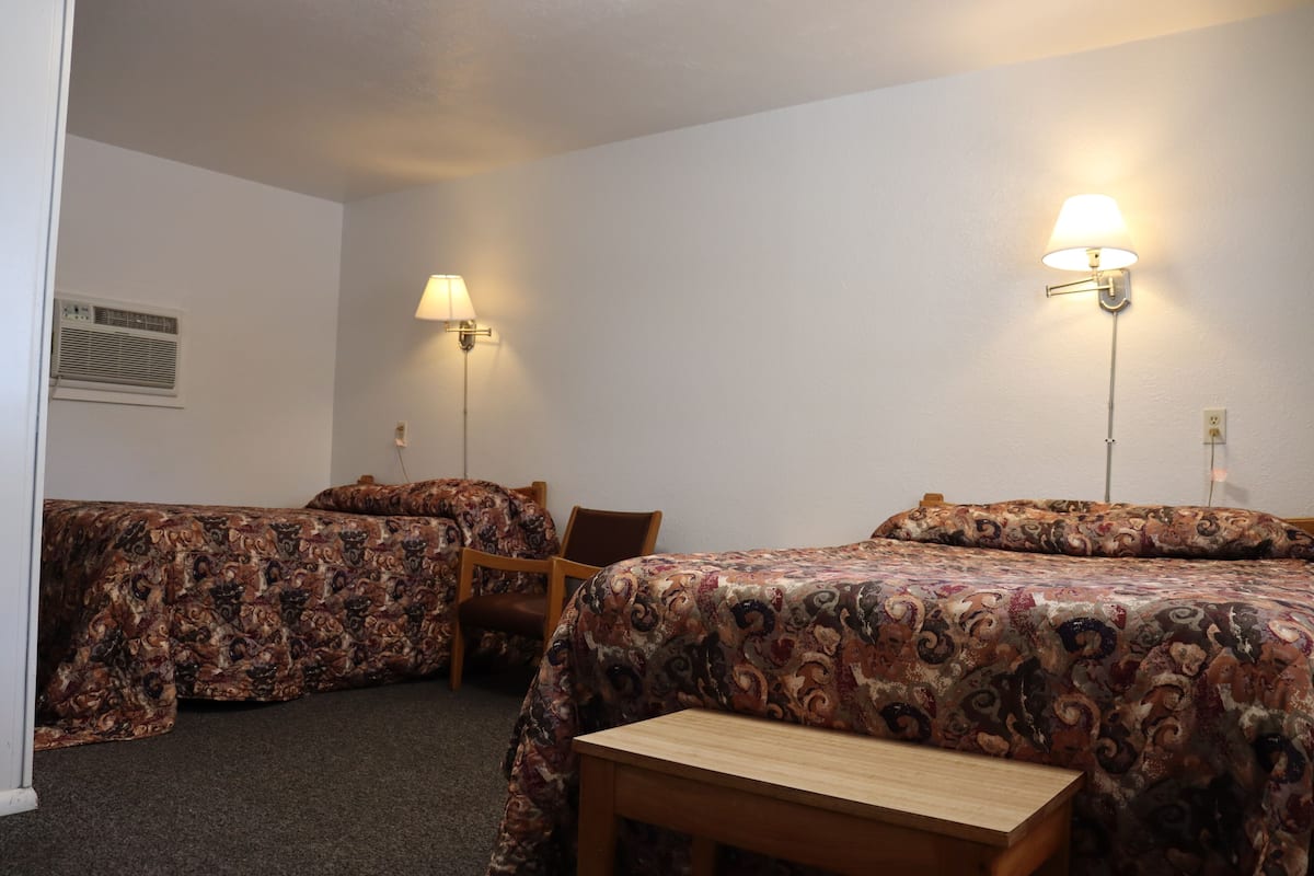 Double Room, Ground Floor | Iron/ironing board, free WiFi