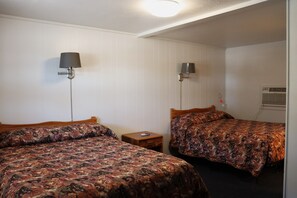 Double Room, 2 Double Beds | Iron/ironing board, free WiFi