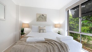 4 bedrooms, desk, iron/ironing board, travel cot - Thistledoo - a hidden gem by Jervis Bay (Callala Beach)