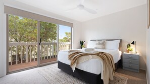 4 Schlafzimmer, Schreibtisch, Bügeleisen/Bügelbrett, Reisekinderbett