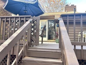 Exterior detail - Cozy one level, 2 BR, 2 Bath TH in charming wooded community. Perfect location! (Durham)