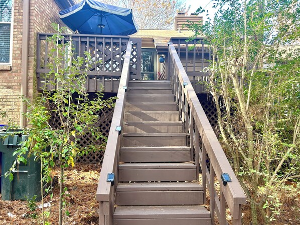 Exterior detail - Cozy one level, 2 BR, 2 Bath TH in charming wooded community. Perfect location! (Durham)