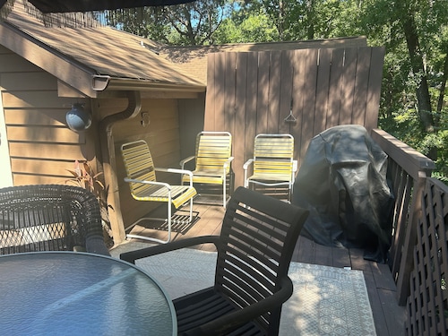 Cozy one level, 2 BR, 2 Bath TH in charming wooded community. Perfect location!