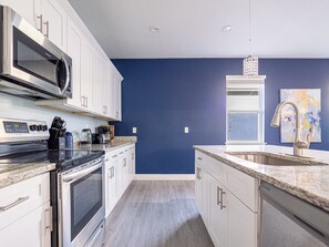Fridge, microwave, stovetop, dishwasher