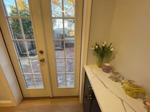 Interior - Capitol Hill Rowhouse with parking! Sleeps 8. Two washer/dryers, 2 kitchens! (Washington)