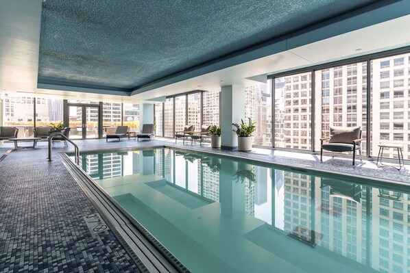 Indoor pool - Blueground | River North, balcony & pool, nr Pier (Chicago)