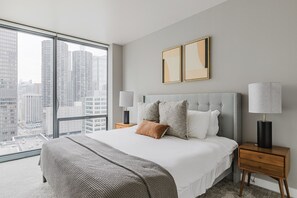 1 bedroom, iron/ironing board, WiFi, bed sheets - Blueground | River North, balcony & pool, nr Pier (Chicago)