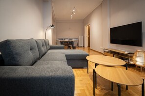 TV - LIV - Paradise Retreat in Athens (Athens)