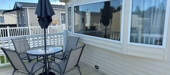 3 Bedroom Caravan - Pets, Parking, Pool Access