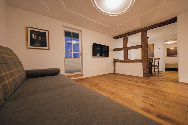 Wohnzimmer mit Blick zum Esszimmer