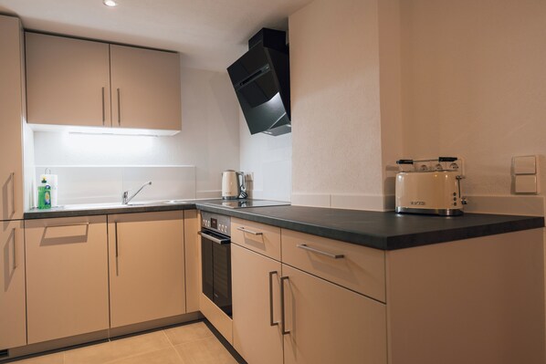Fridge, oven, stovetop, dishwasher
