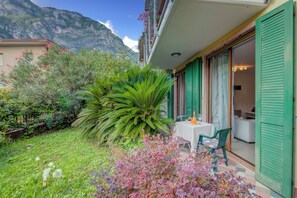 Outdoor dining - La Perla Di Riva 200m From The Lake, Riva del Garda, Italy (Riva del Garda)