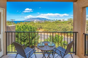 Outdoor dining - Summer Sale! - Ocean View, King Beds, Split-AC - Kamaole Sands 4-407 - Book Now! (Kihei)