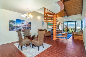 Interior - Summer Sale! - Ocean View, King Beds, Split-AC - Kamaole Sands 4-407 - Book Now! (Kihei)
