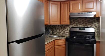 Charming 2-bedroom apartment in fabulous Queens with WiFi, AC