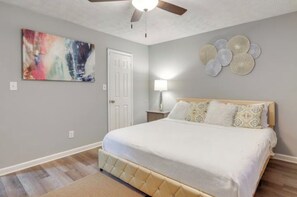 3 bedrooms, iron/ironing board, free WiFi, bed sheets - Stunning, pet-friendly home near Panola S Park! (Stonecrest)