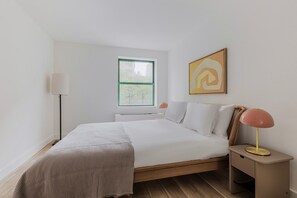 2 室のベッドルーム、アイロン / アイロン台、WiFi、ベッドシーツ