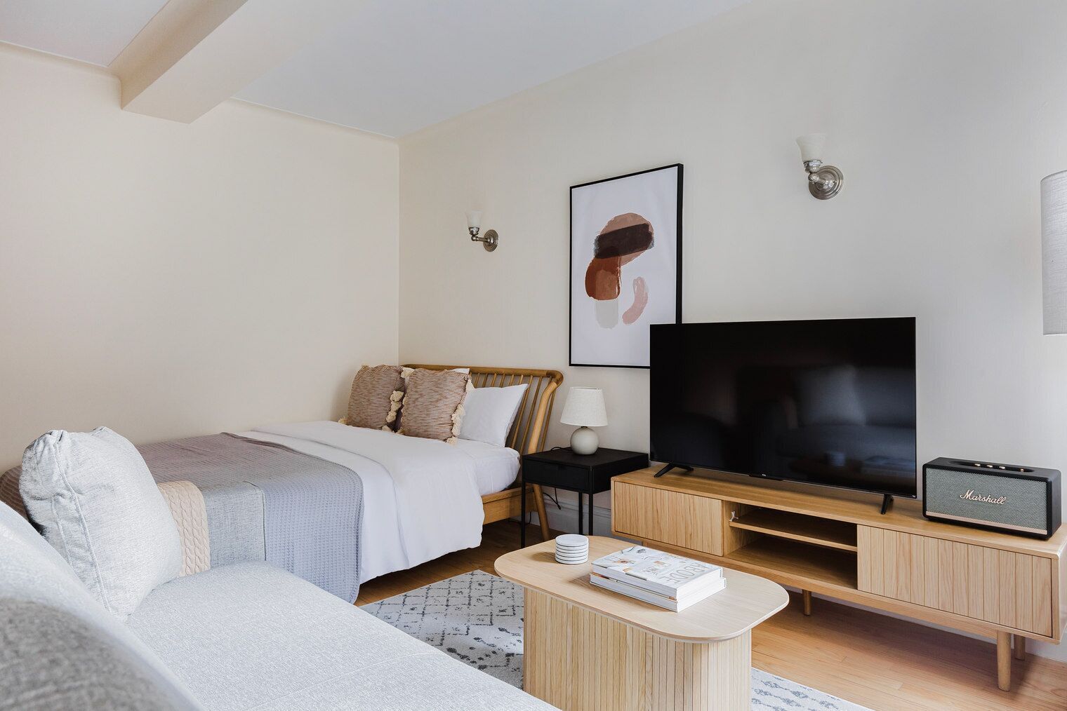 Iron/ironing board, WiFi, bed sheets