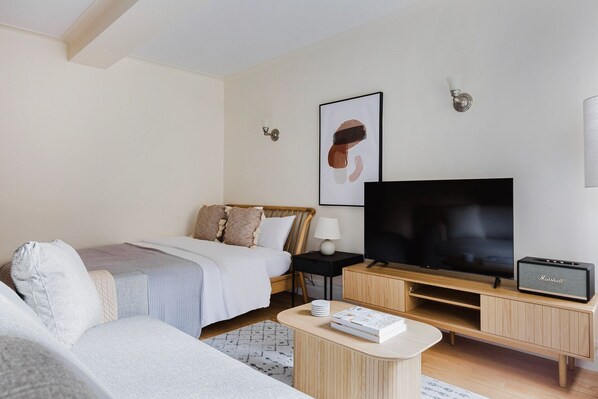 Iron/ironing board, WiFi, bed sheets - Blueground | West Village, gym & w/d, nr park (Downtown)