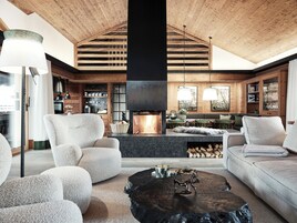 Luxury Chalet | In-room safe, soundproofing, rollaway beds, free WiFi