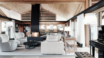 Luxury Chalet | In-room safe, soundproofing, rollaway beds, free WiFi