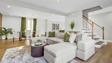 Smart TV, fireplace, stereo