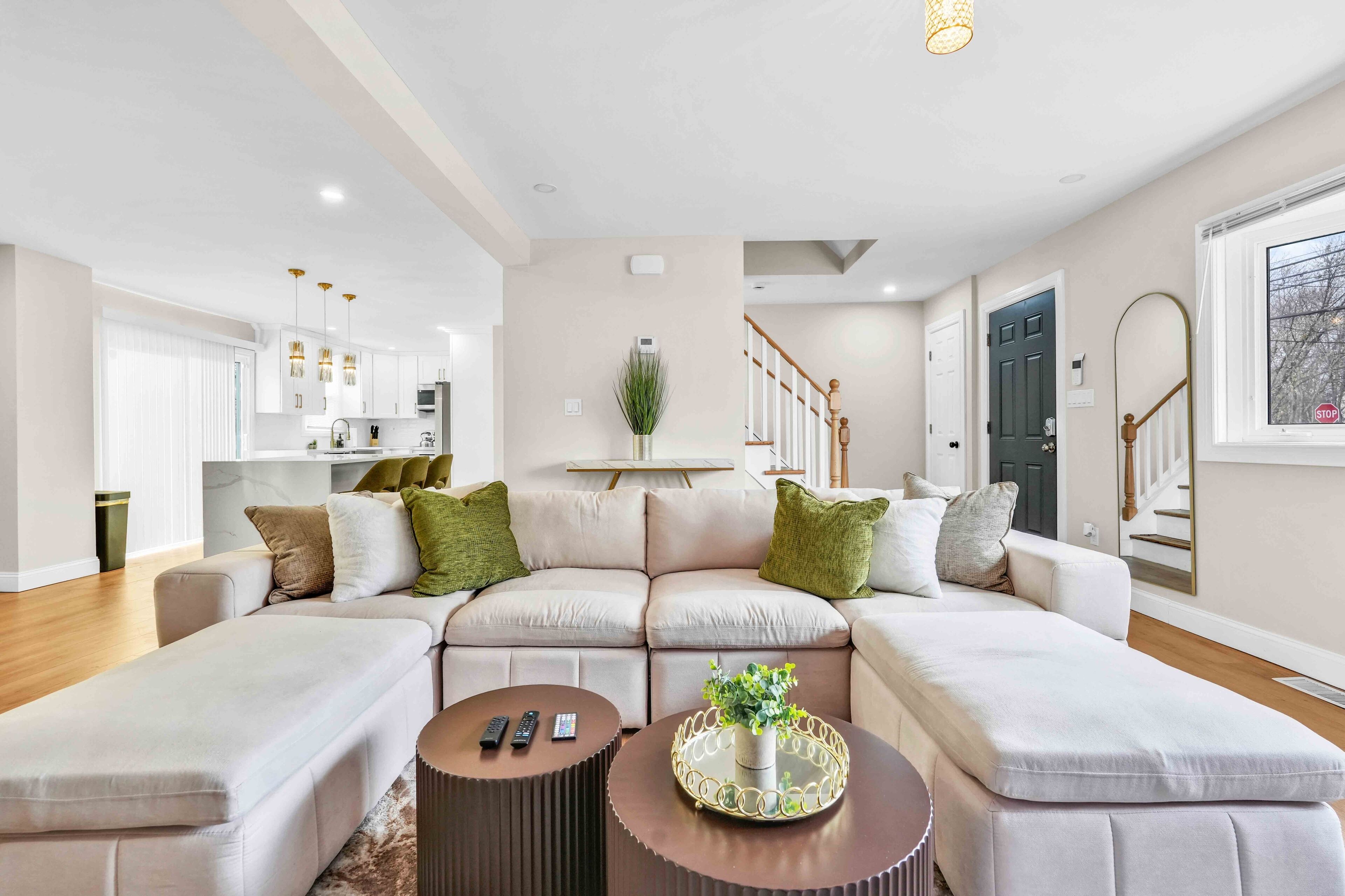 Smart TV, fireplace, stereo