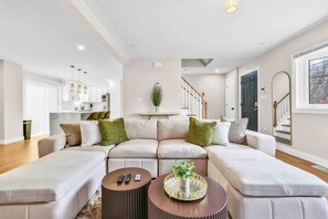 Smart TV, fireplace, stereo