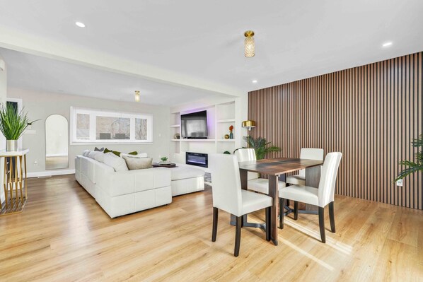 Smart TV, fireplace, stereo