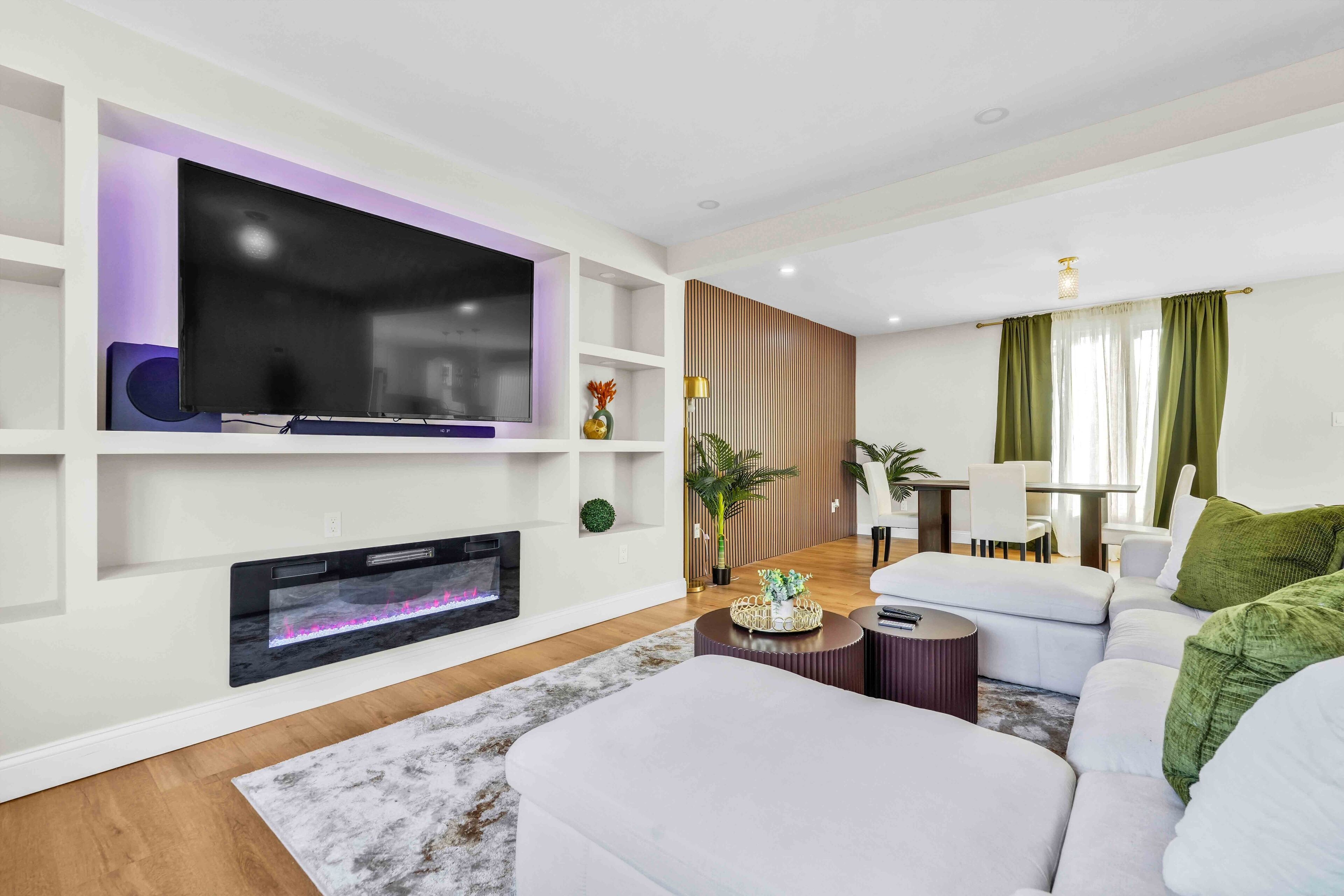 Smart TV, fireplace, stereo