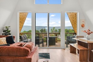 Smart TV, fireplace, table football - Sunset Peak|Stunning Bohemian Cabin|Bluff Mtn View (Rossville)