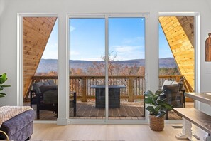 Téléviseur connecté, foyer, table de baby-foot