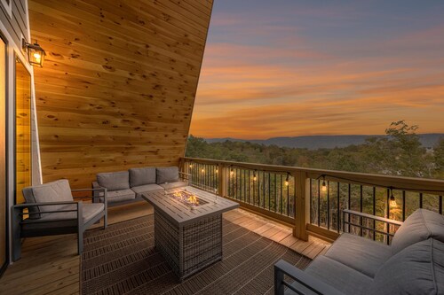 Cottonwood Crest| A-Frame on Bluff + Dog friendly!